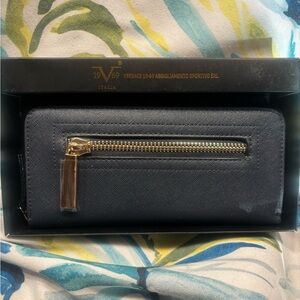Versace 1969 Italia Margaret Zip Wallet New in Box